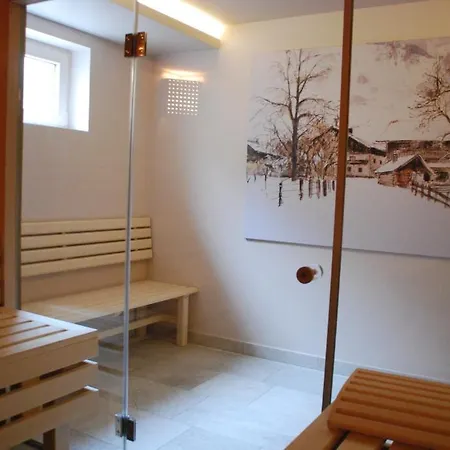 Der Erlhof Restaurant & Отель 3*