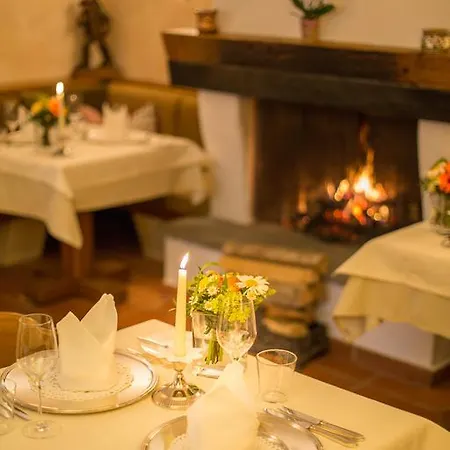 Der Erlhof Restaurant & Отель 3*