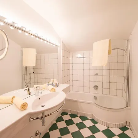 Отель Der Erlhof Restaurant & 3*