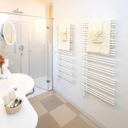 Отель Der Erlhof Restaurant & Целль-ам-Зе