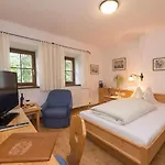 Der Erlhof Restaurant & 호텔 3*