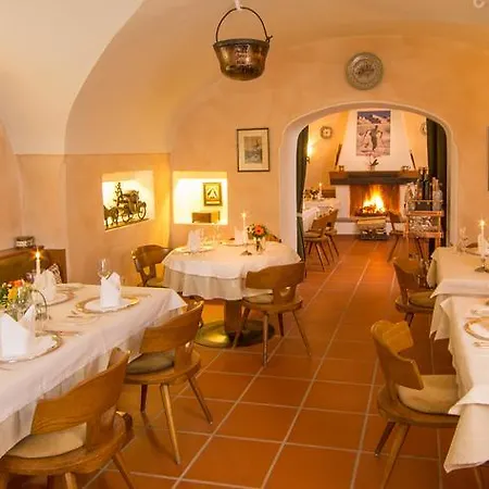 Der Erlhof Restaurant & מלון