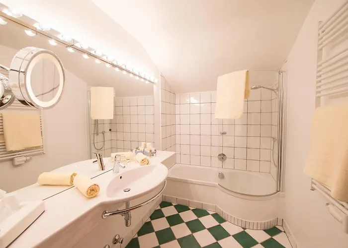 Ξενοδοχείο Der Erlhof Restaurant & Landhotel 3*