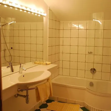 Der Erlhof Restaurant & Landhotel Ξενοδοχείο 3*