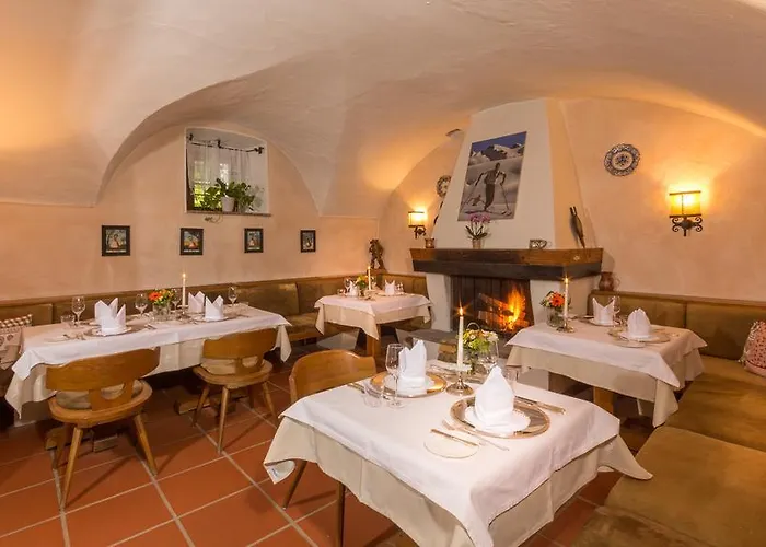 Der Erlhof Restaurant & Готель Целль-ам-Зеє